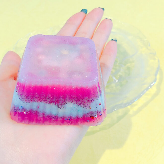 手のひらにのったフェイクゼリー