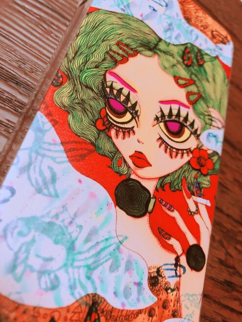 女の子のイラストを使ったiPhoneケース