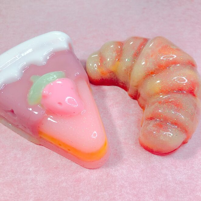 フェイクケーキとフェイククロワッサン