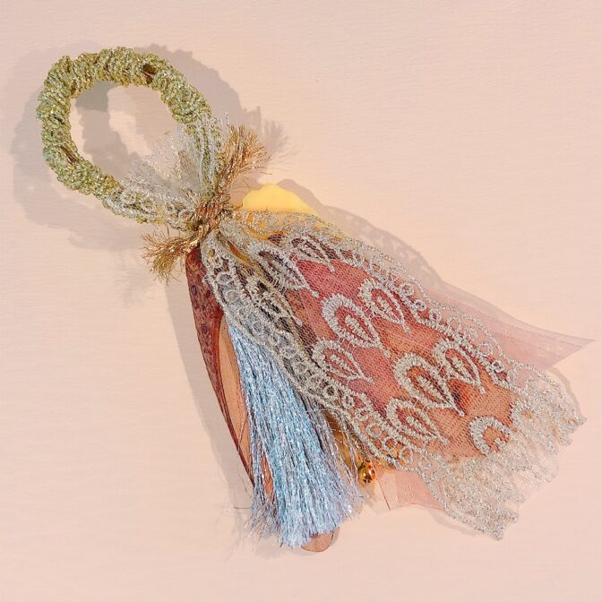 黄色いゾウのオーナメント