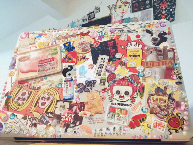 MacBookをデコった写真