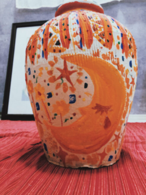 イラストを描いた壺