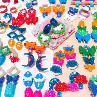 ユニークなデザインの一点物カラフルハンドメイドアクセサリー