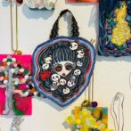 原画オーナメント女の子のイラスト