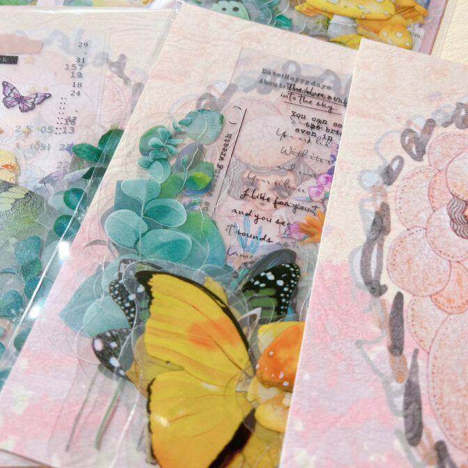 透明シールセットと女の子のイラストカード