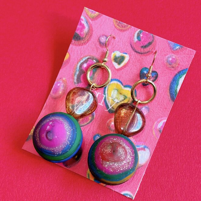 個性派マーブルピアス