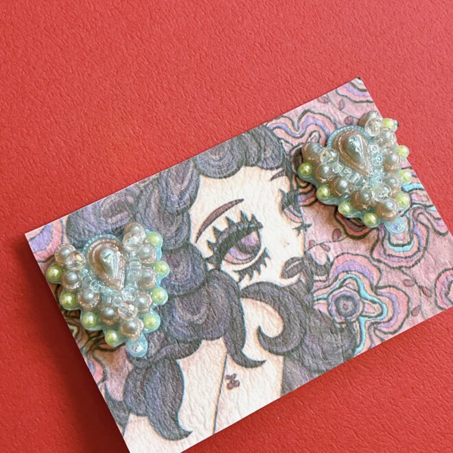 個性派ビーズイヤリング