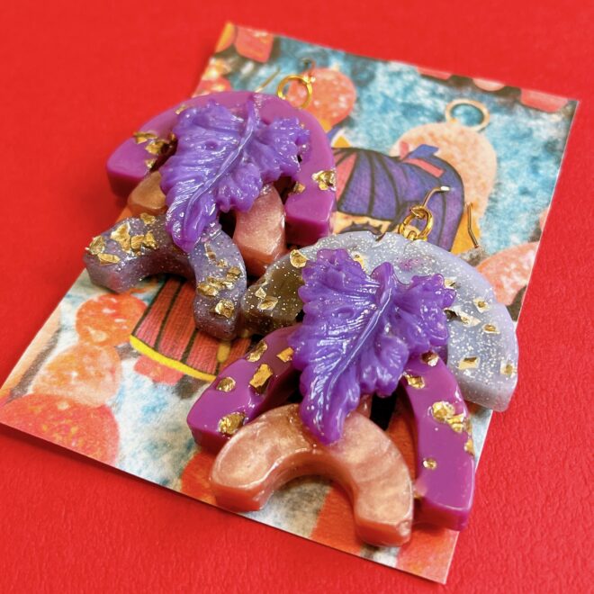 大ぶりパープルピアス