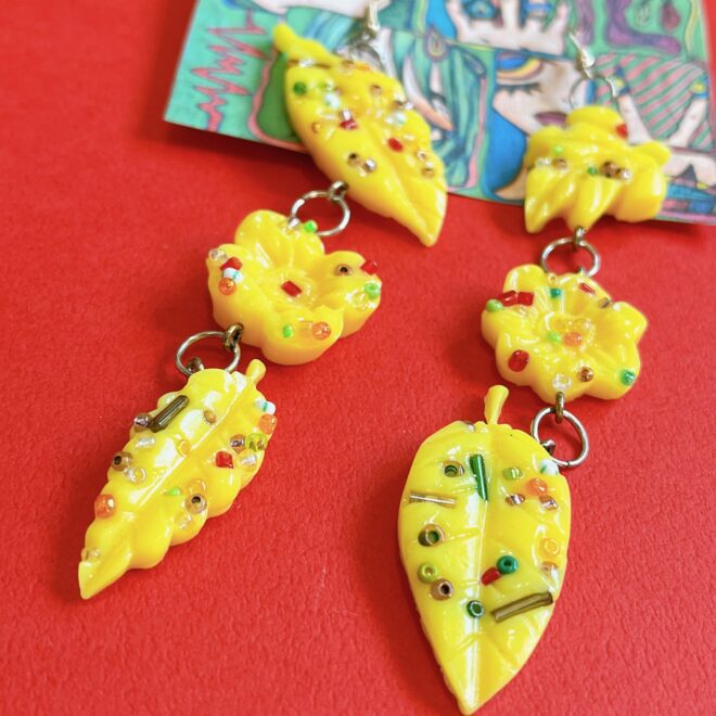 個性派派手ピアス