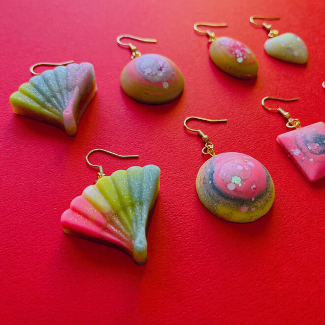 大ぶりなのに軽いピアス、イヤリング